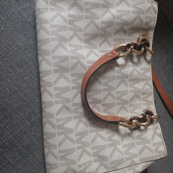 Michael Kors Really Nice Bag - Picture 3 of 4